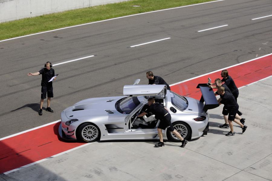  Mercedes-Benz SLS AMG GT3 2011 года  (фото 13 из 38)